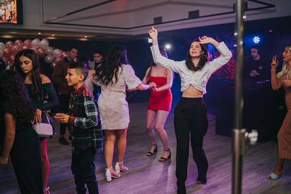 wedding venues south east - dancing lady